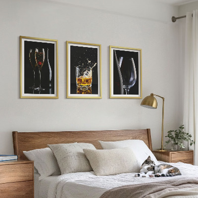Billedvæg inspiration Glas vin og whisky på en sort baggrund