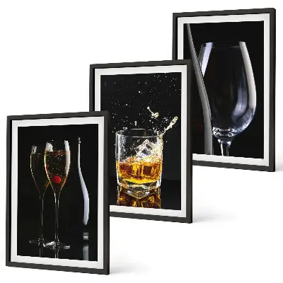 Billedvæg glas med vin og whisky på sort baggrund