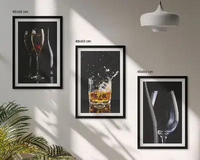 Billedvæg glas med vin og whisky på sort baggrund