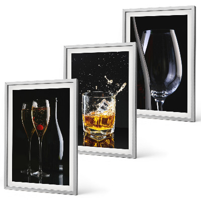 Billedvæg inspiration Glas vin og whisky på en sort baggrund