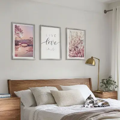 Triptykon med motiv af indskrift på blomsterbroen indrammet billede