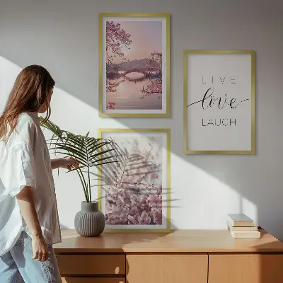Triptykon med motiv af indskrift på blomsterbroen indrammet billede