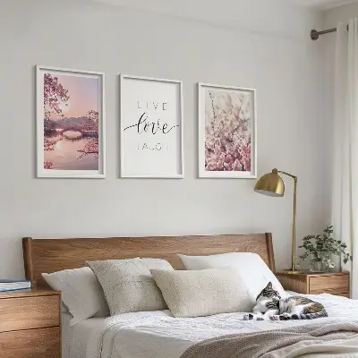 Triptykon med motiv af indskrift på blomsterbroen indrammet billede