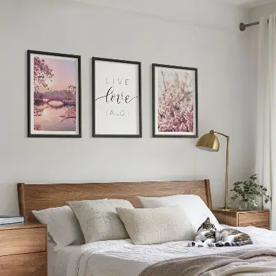 Triptykon med motiv af indskrift på blomsterbroen indrammet billede