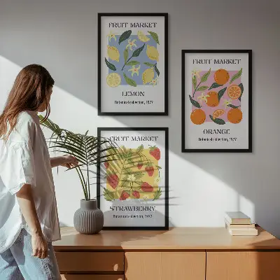 Triptykon med frugtplakater citroner og jordbær med ramme
