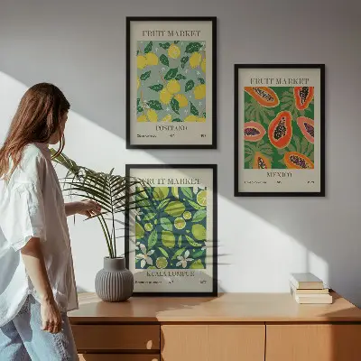 Billedvæg med frugtmotiver med mønstre af citroner og papaya