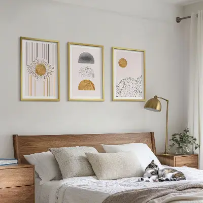 Billedsæt til soveværelset med abstrakte former i beige og grå