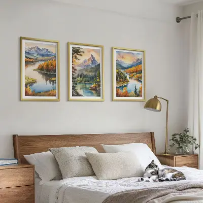 Bjerglandskaber med en flod triptykon billeder med ramme