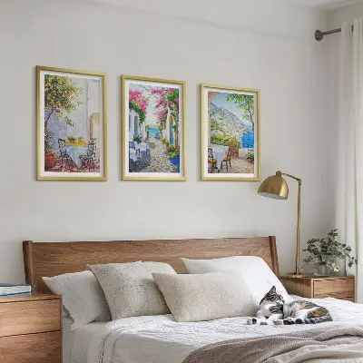 Billedsæt til soveværelset med motiver af charmerende gader, planter og hav