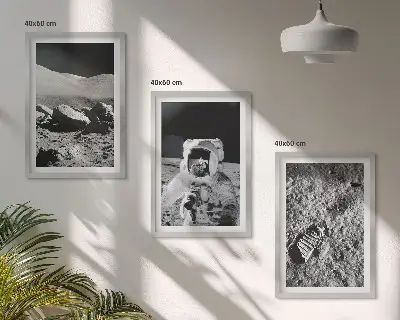 Triptykon med NASA-fotos af måneastronauter inklusive ramme