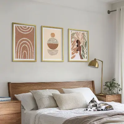 Billedvæg med plantemønstre og geometri inspiration til stilfuld indretning