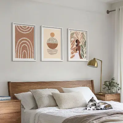 Billedvæg med plantemønstre og geometri inspiration til stilfuld indretning