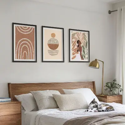 Billedvæg med plantemønstre og geometri inspiration til stilfuld indretning