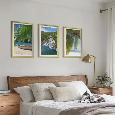 Billedsæt til soveværelset med motiver af strand, båd, vandfald og palmer