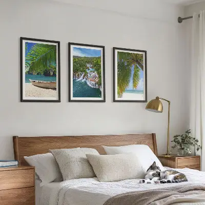 Billedsæt til soveværelset med motiver af strand, båd, vandfald og palmer