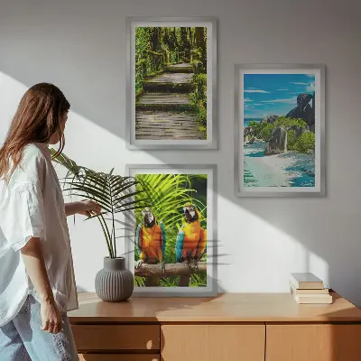 Triptyk af billeder med ramme motiv af tropisk skov med papegøje og vandfald
