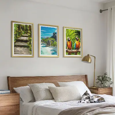 Triptyk af billeder med ramme motiv af tropisk skov med papegøje og vandfald