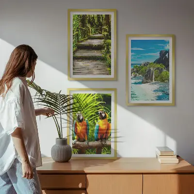Triptyk af billeder med ramme motiv af tropisk skov med papegøje og vandfald