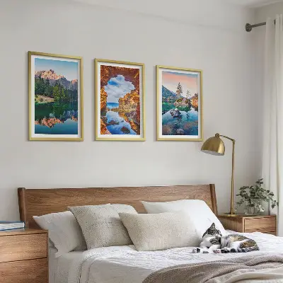 Billedsæt til soveværelset med motiv af bjergsøer og klipperefleksioner