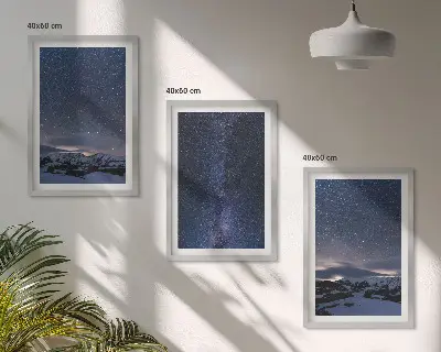 Triptykon med nattehimlen over bjergene billeder med stjerner og ramme