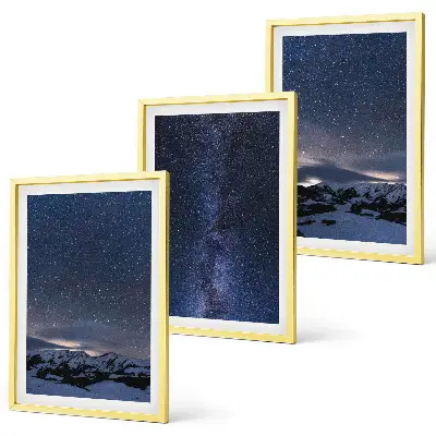 Triptykon med nattehimlen over bjergene billeder med stjerner og ramme