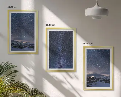 Triptykon med nattehimlen over bjergene billeder med stjerner og ramme