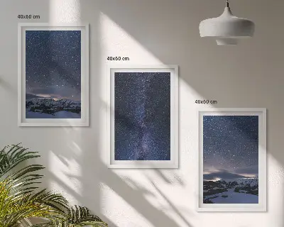 Triptykon med nattehimlen over bjergene billeder med stjerner og ramme