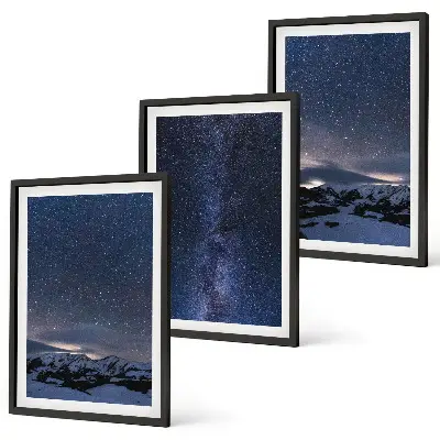 Triptykon med nattehimlen over bjergene billeder med stjerner og ramme