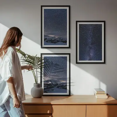 Triptykon med nattehimlen over bjergene billeder med stjerner og ramme