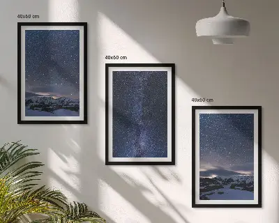 Triptykon med nattehimlen over bjergene billeder med stjerner og ramme
