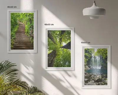 Billedvæg med motiv af sti i skov med vandfald og vegetation