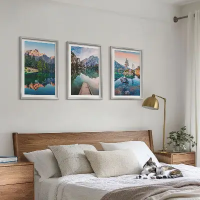 Billedsæt til soveværelset med motiv af bjergsøer og refleksionsskov