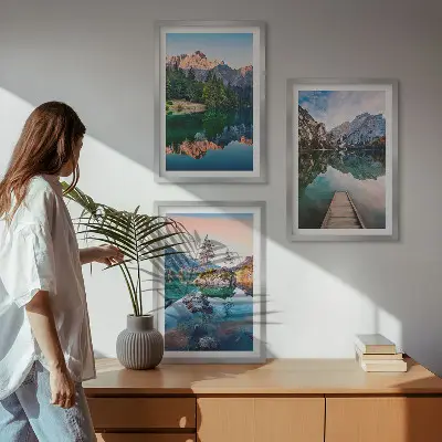 Billedsæt til soveværelset med motiv af bjergsøer og refleksionsskov