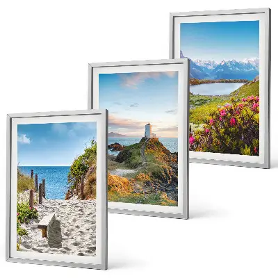 Triptykon med ramme strand, fyrtårn, bjerge og blomster