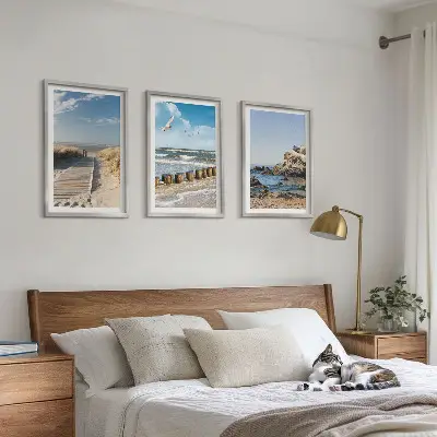 Billedsæt til soveværelset med motiv af strandens træsti og klipper