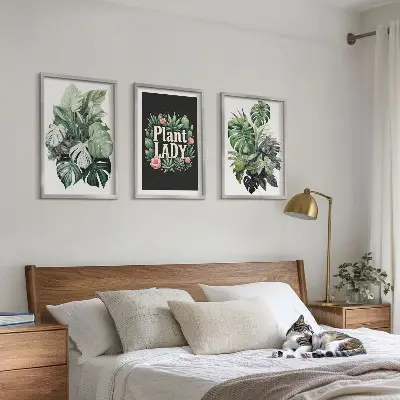 Billedsæt til soveværelset med motiv af tropiske planter og teksten Plant Lady