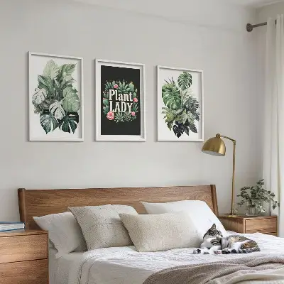 Billedsæt til soveværelset med motiv af tropiske planter og teksten Plant Lady