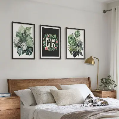 Billedsæt til soveværelset med motiv af tropiske planter og teksten Plant Lady