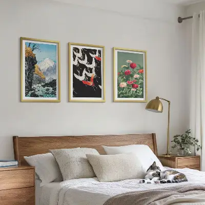 Triptykon billeder med ramme med motiv af bjerge, vandfald, fugle og blomster