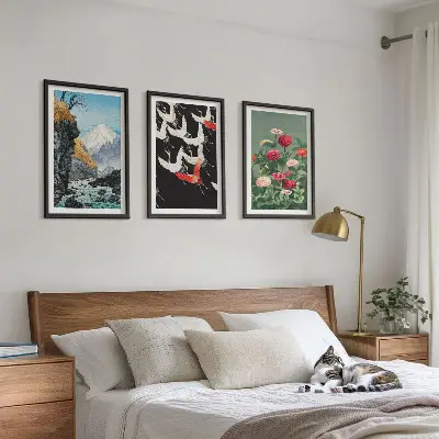 Triptykon billeder med ramme med motiv af bjerge, vandfald, fugle og blomster