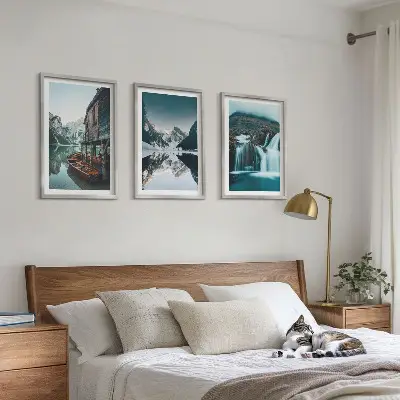 Billedvæg med bjerglandskaber motiv af vandfald og sø