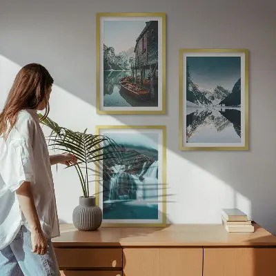 Billedvæg med bjerglandskaber motiv af vandfald og sø