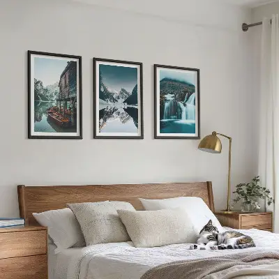 Billedvæg med bjerglandskaber motiv af vandfald og sø