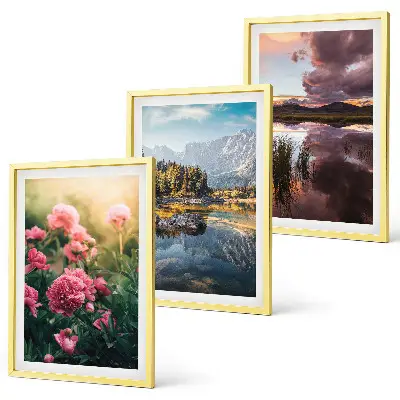 Triptykon med bjerge og blomsterhave ved vandet billeder med ramme