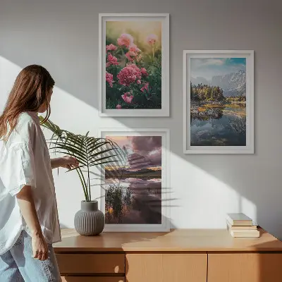 Triptykon med bjerge og blomsterhave ved vandet billeder med ramme