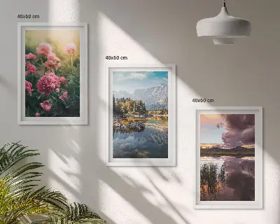 Triptykon med bjerge og blomsterhave ved vandet billeder med ramme