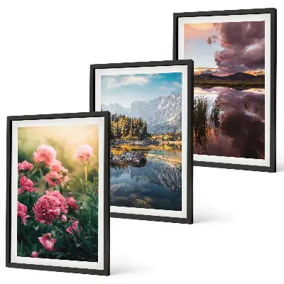 Triptykon med bjerge og blomsterhave ved vandet billeder med ramme