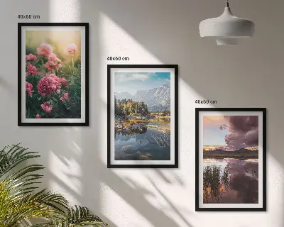 Triptykon med bjerge og blomsterhave ved vandet billeder med ramme