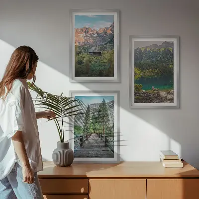 Billedsæt til soveværelset med motiv af bjerglandskab og søbro
