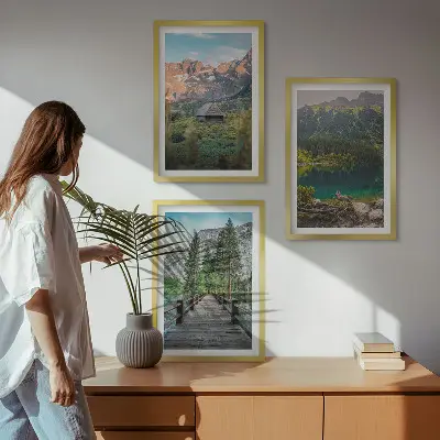 Billedsæt til soveværelset med motiv af bjerglandskab og søbro